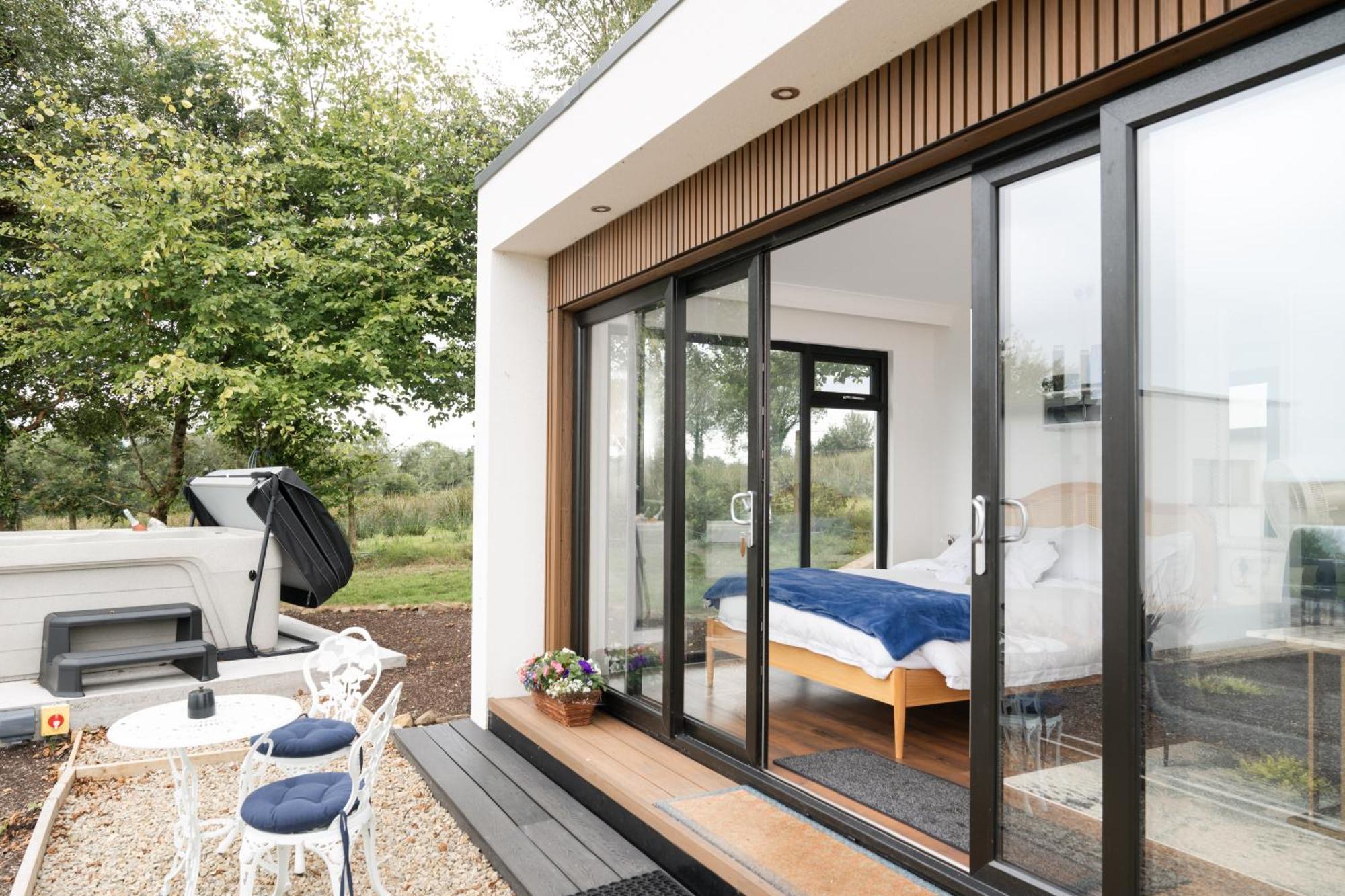 Lakescape - Waterfront Self- Catering Cabins Enniskillen Eksteriør billede